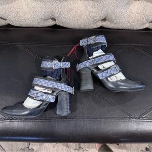 Brand New Freebird Size 8 Navy Jaclynn